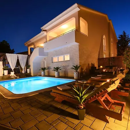 Bella Zadarvillas *