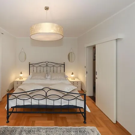 Bella Zadarvillas فيلة *